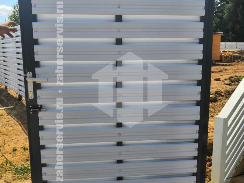 Забор из евроштакетника с бетонированием столбов 167 метров